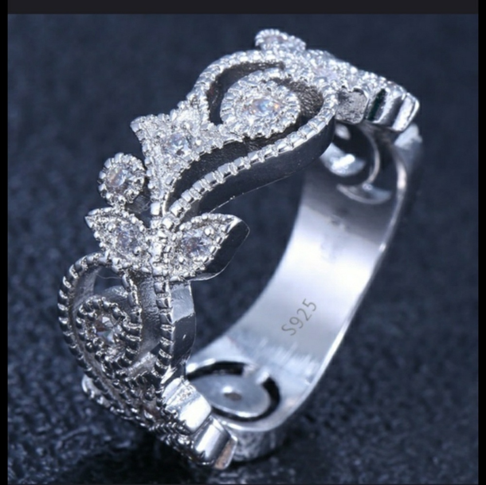Pretty ring. - Picture 2 of 3